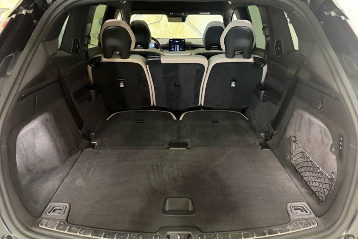 Sort Volvo EX90 fra 2025