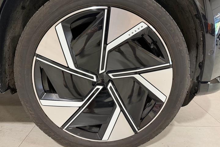 Sort Volvo EX90 fra 2025