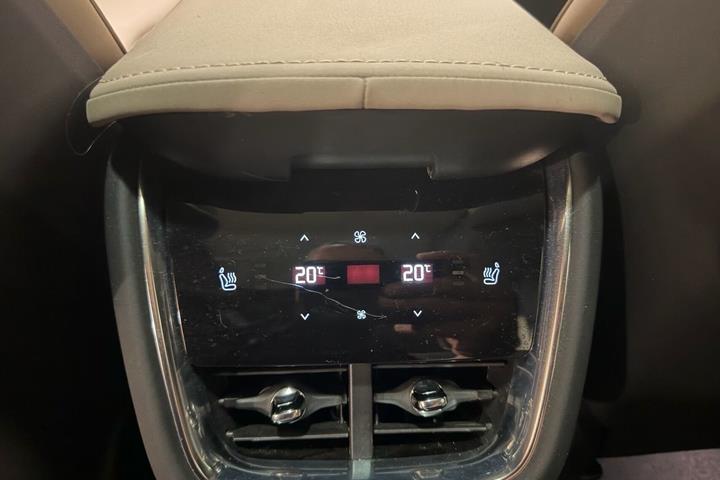 Sort Volvo EX90 fra 2025