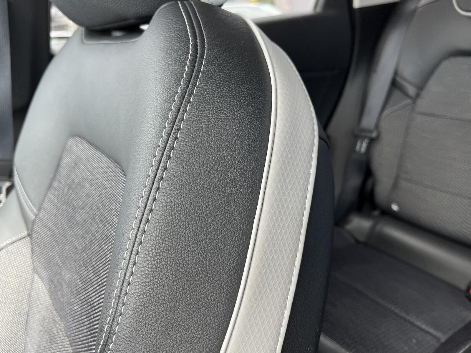 Grå Renault Captur fra 2020