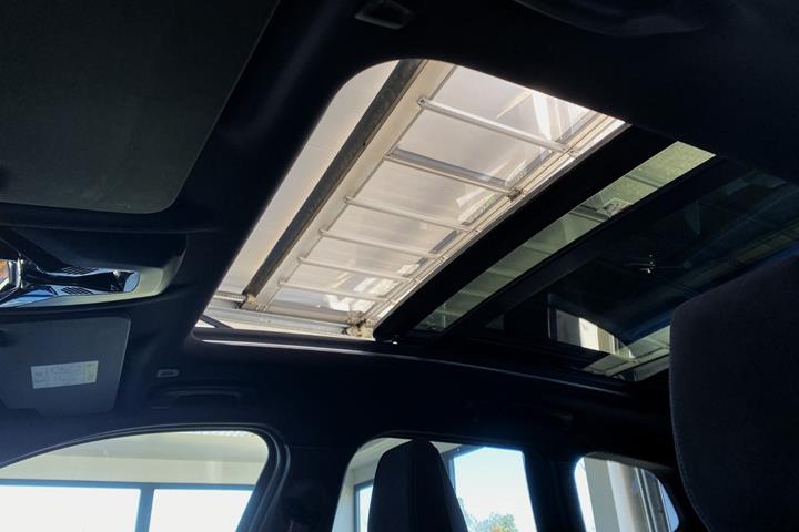 Hvid BMW iX1 fra 2025