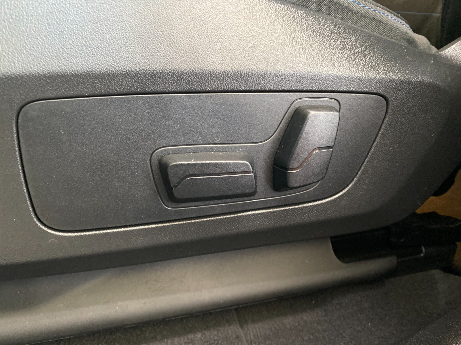 Hvid BMW iX1 fra 2025