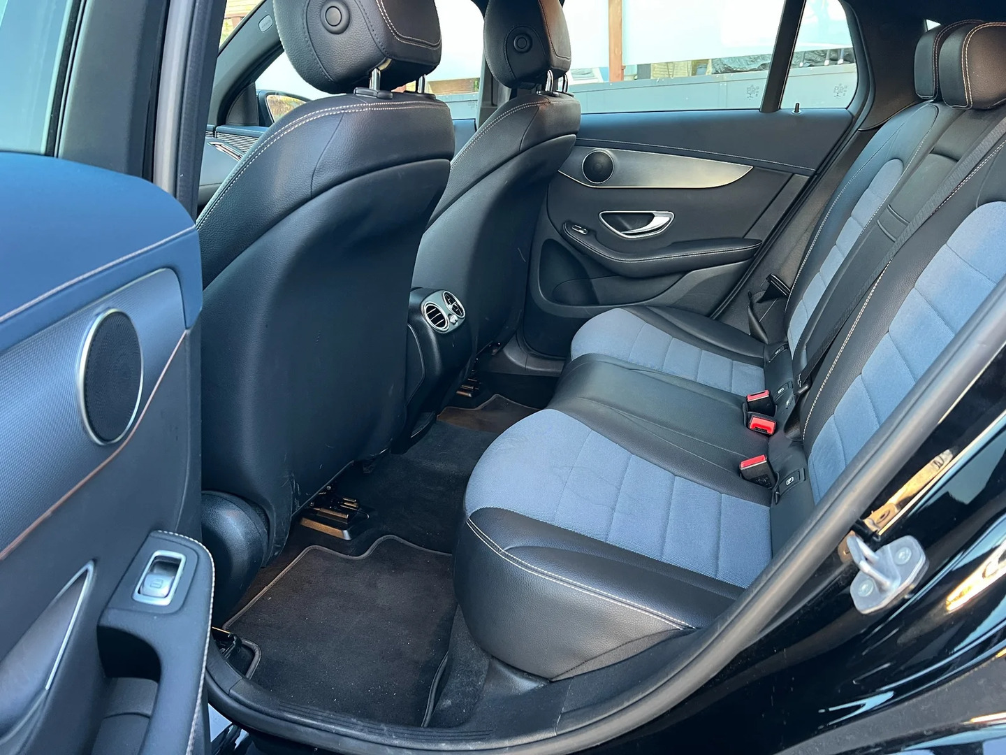 Sort Mercedes EQC400 fra 2020