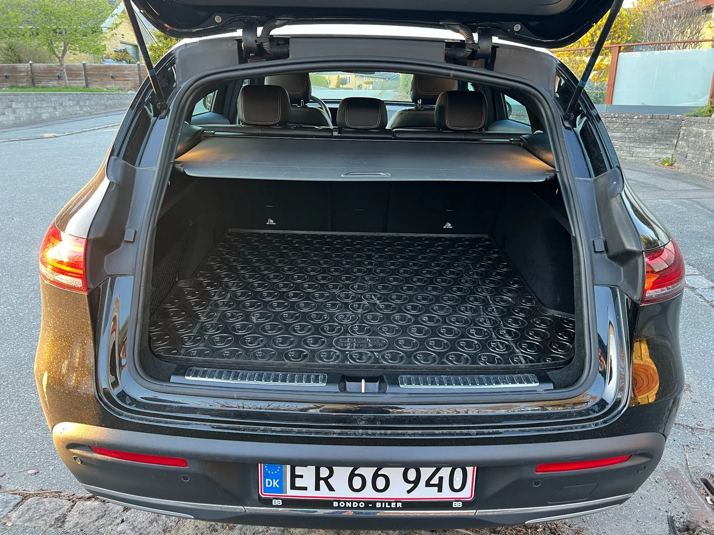 Sort Mercedes EQC400 fra 2020
