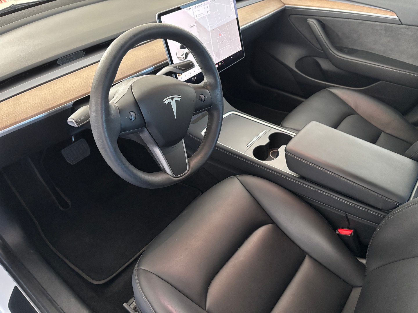 Hvid Tesla Model 3 fra 2021