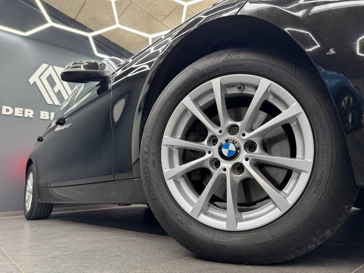 Sort BMW 320d fra 2017