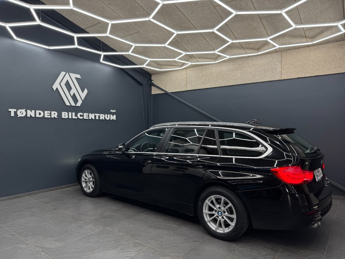 Sort BMW 320d fra 2017
