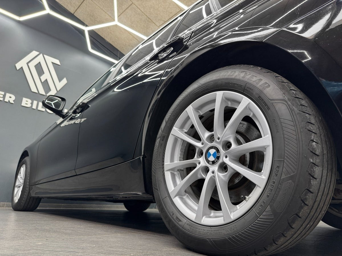 Sort BMW 320d fra 2017