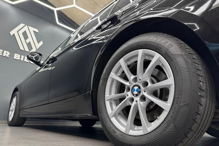 Sort BMW 320d fra 2017