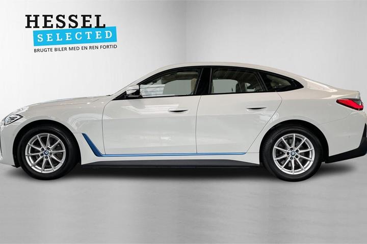 Hvid BMW i4 fra 2023