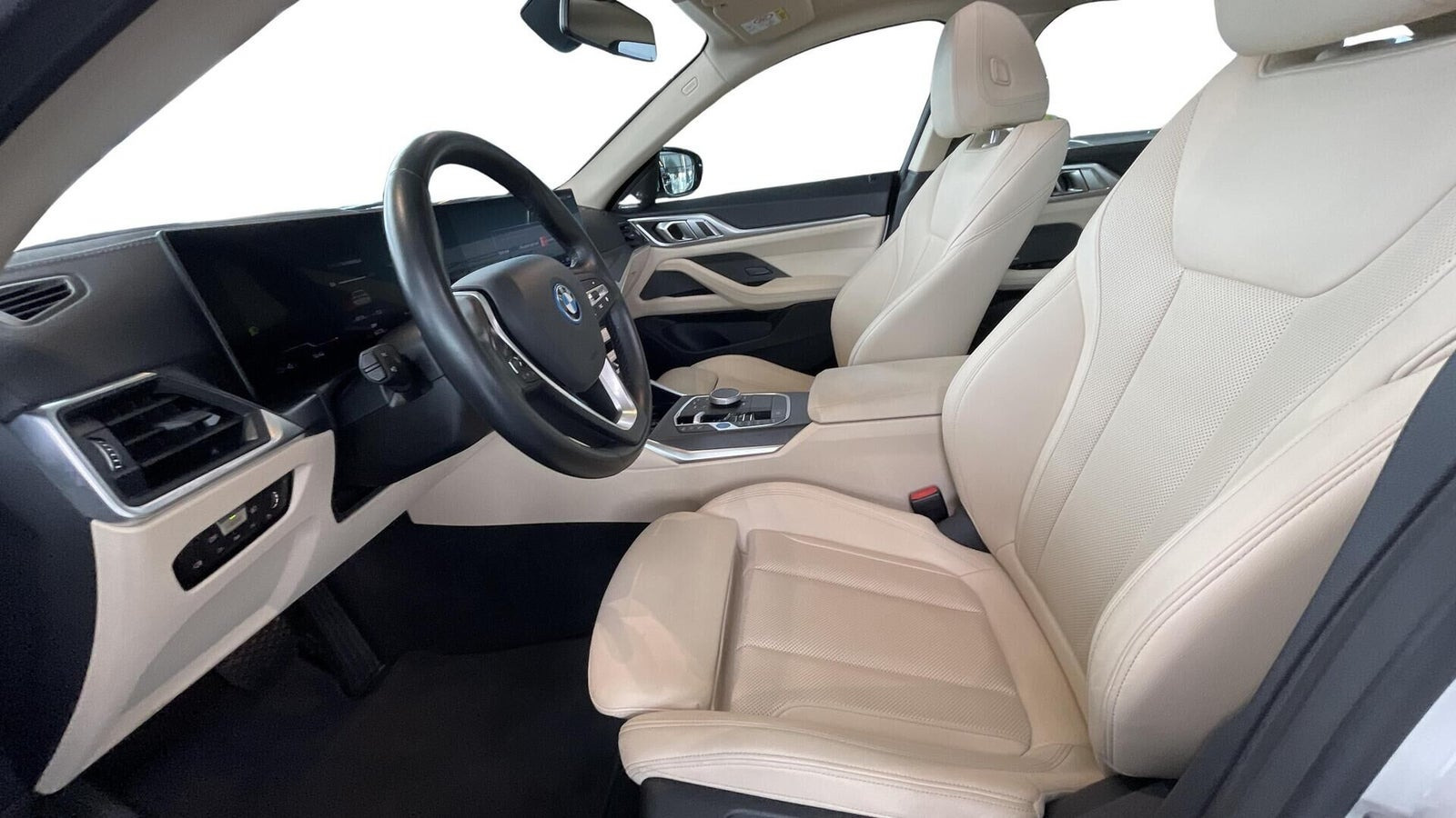 Hvid BMW i4 fra 2023
