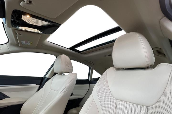 Hvid BMW i4 fra 2023