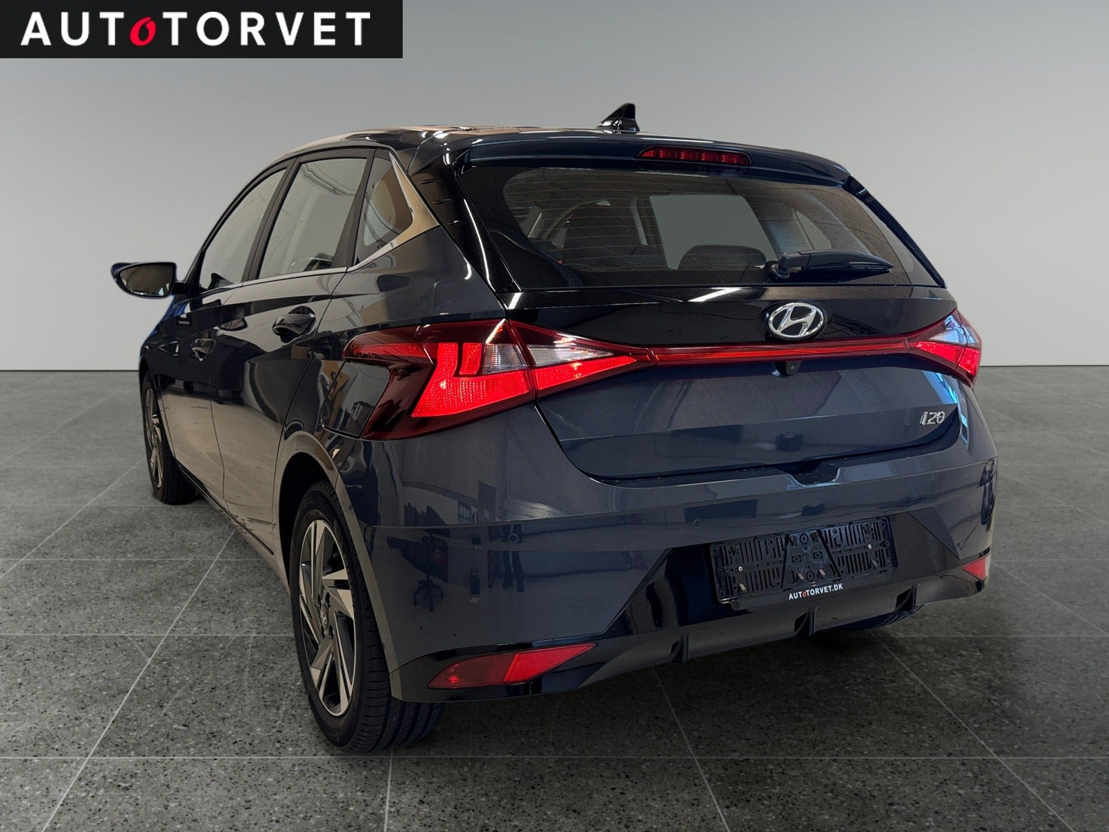 Grå Hyundai i20 fra 2021