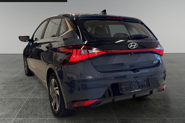 Grå Hyundai i20 fra 2021