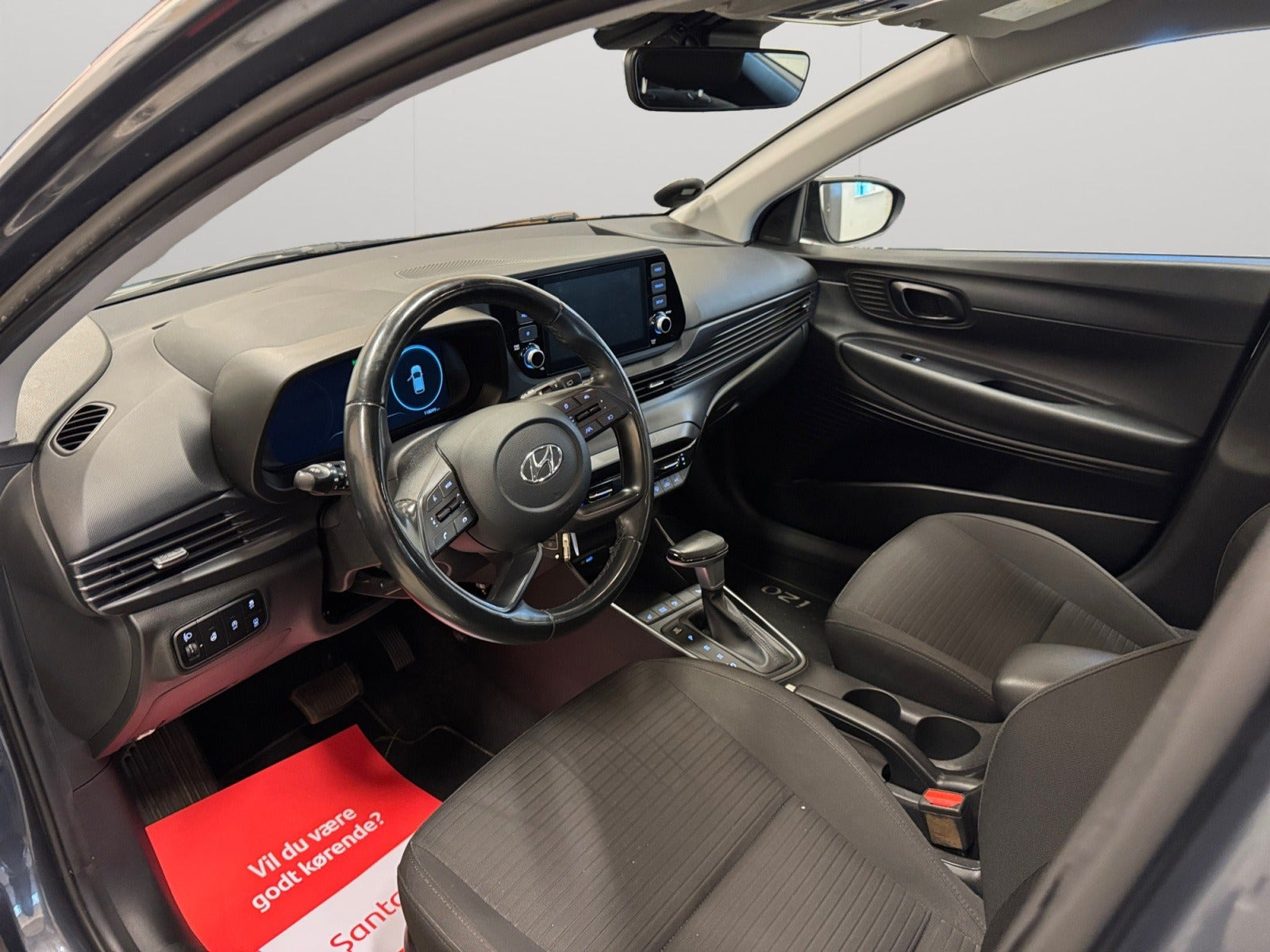 Grå Hyundai i20 fra 2021