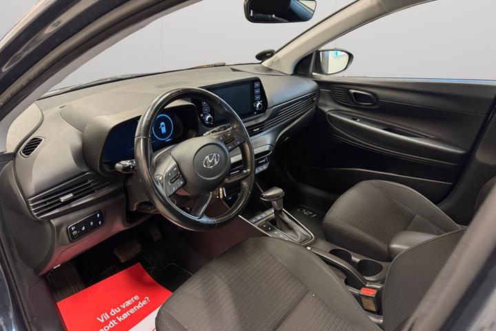 Grå Hyundai i20 fra 2021