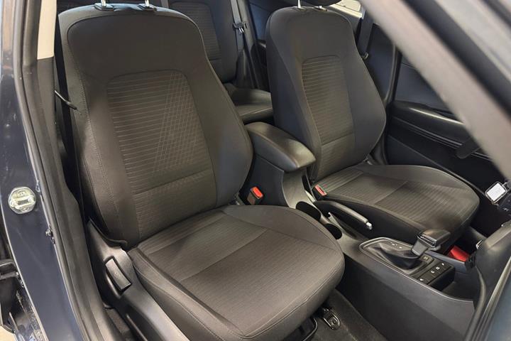 Grå Hyundai i20 fra 2021