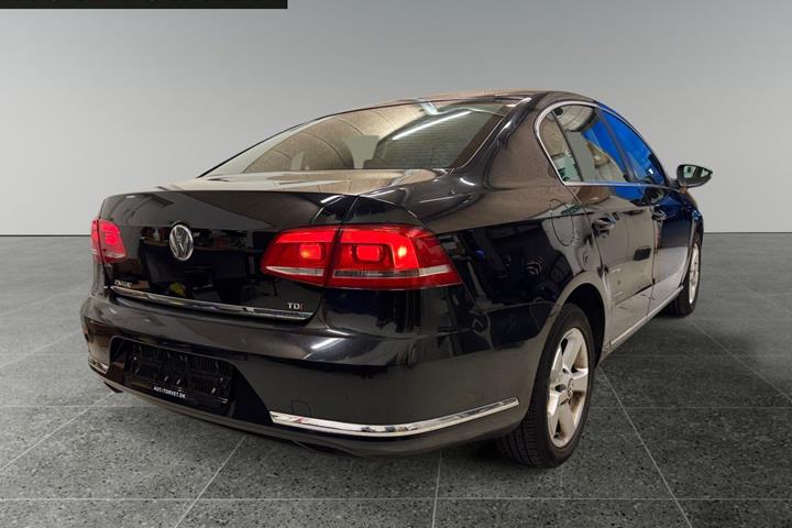 Sort VW Passat fra 2011