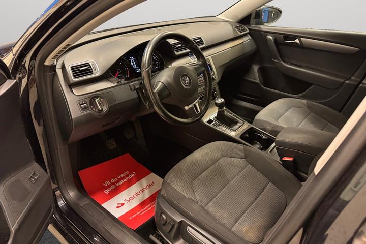 Sort VW Passat fra 2011