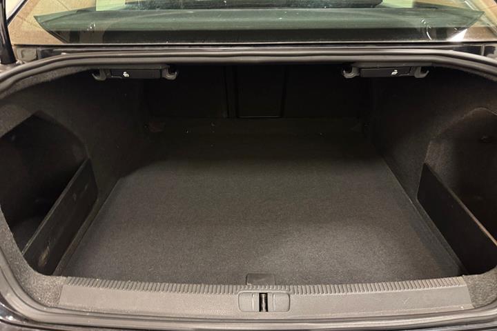 Sort VW Passat fra 2011