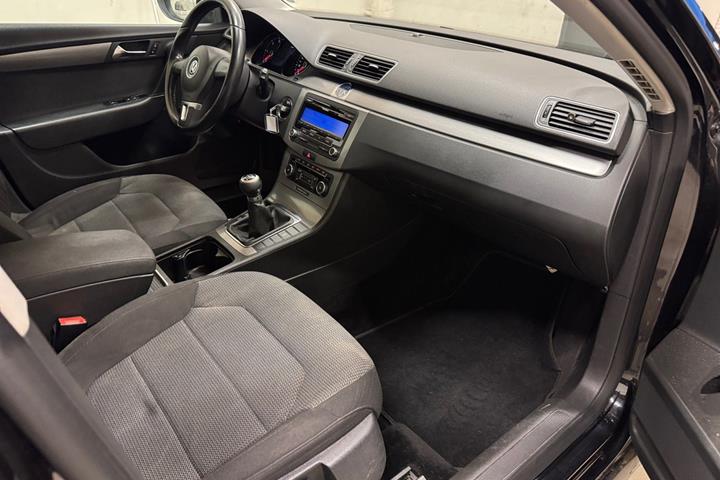Sort VW Passat fra 2011