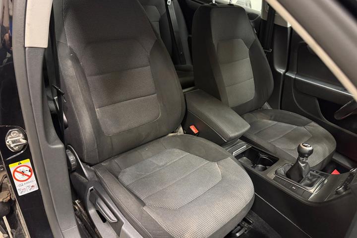 Sort VW Passat fra 2011