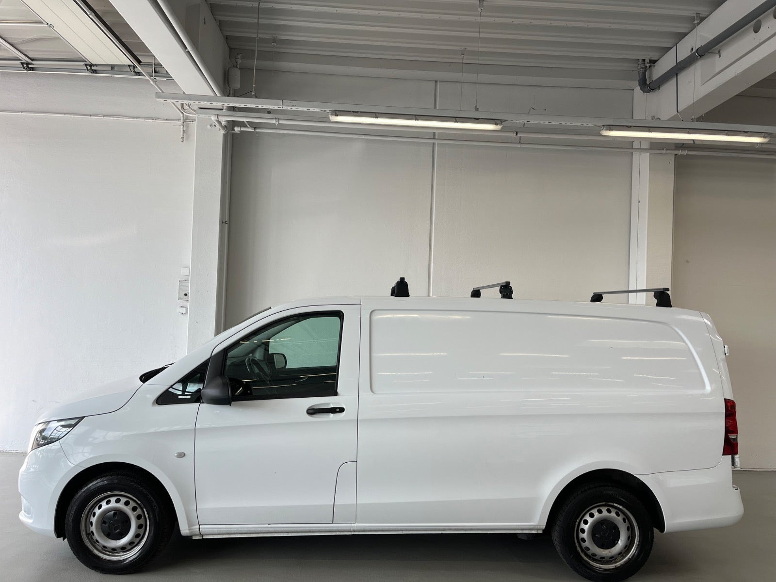 Hvid Mercedes Vito 114 fra 2020