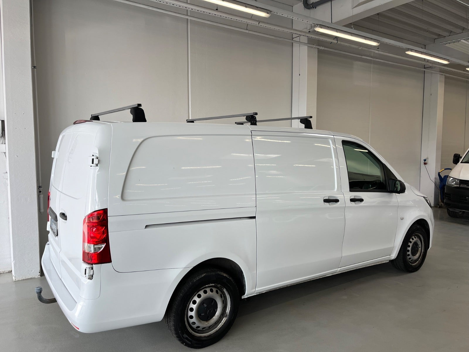 Hvid Mercedes Vito 114 fra 2020