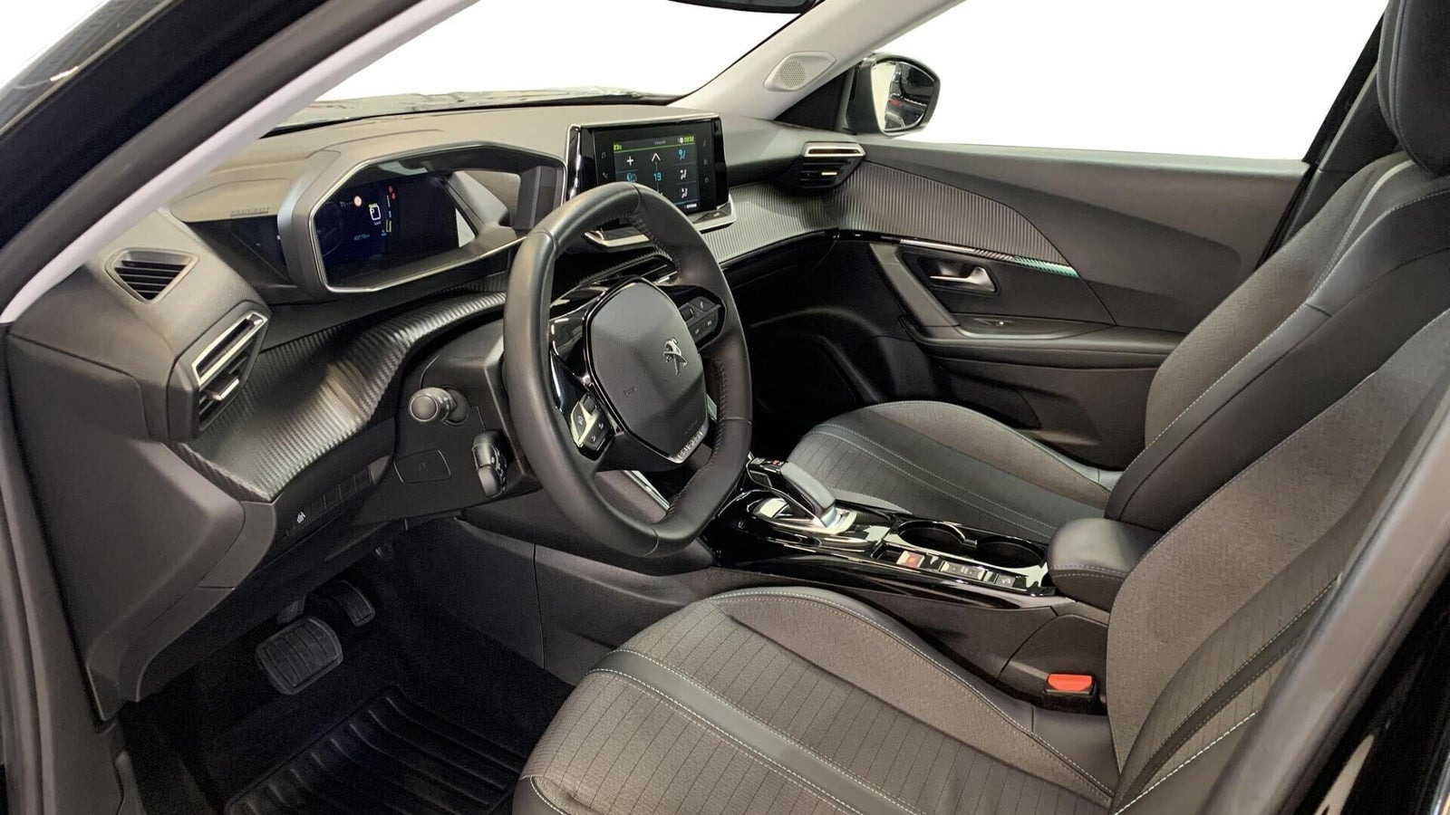 Sort Peugeot e-2008 fra 2022