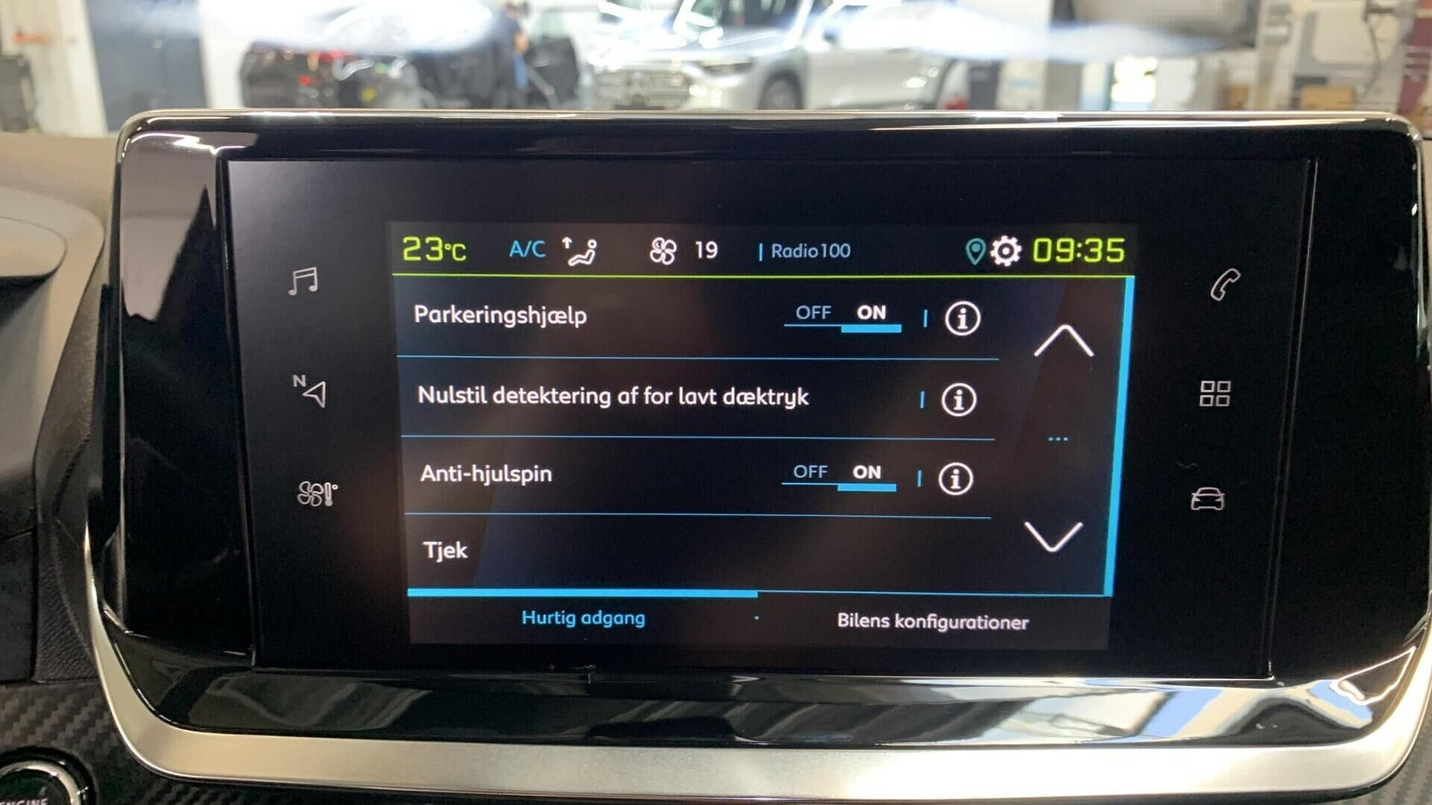 Sort Peugeot e-2008 fra 2022