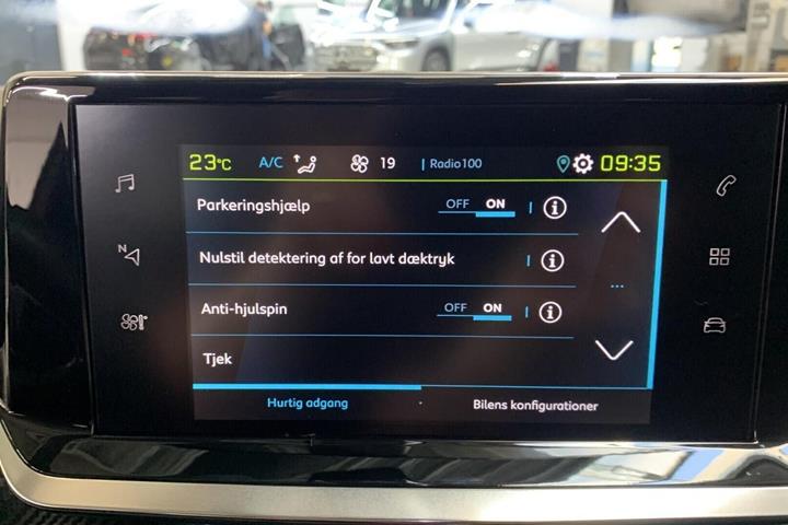 Sort Peugeot e-2008 fra 2022