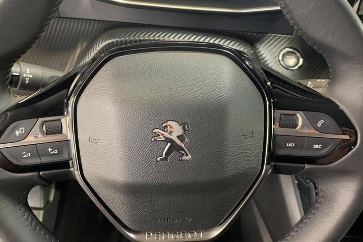 Sort Peugeot e-2008 fra 2022