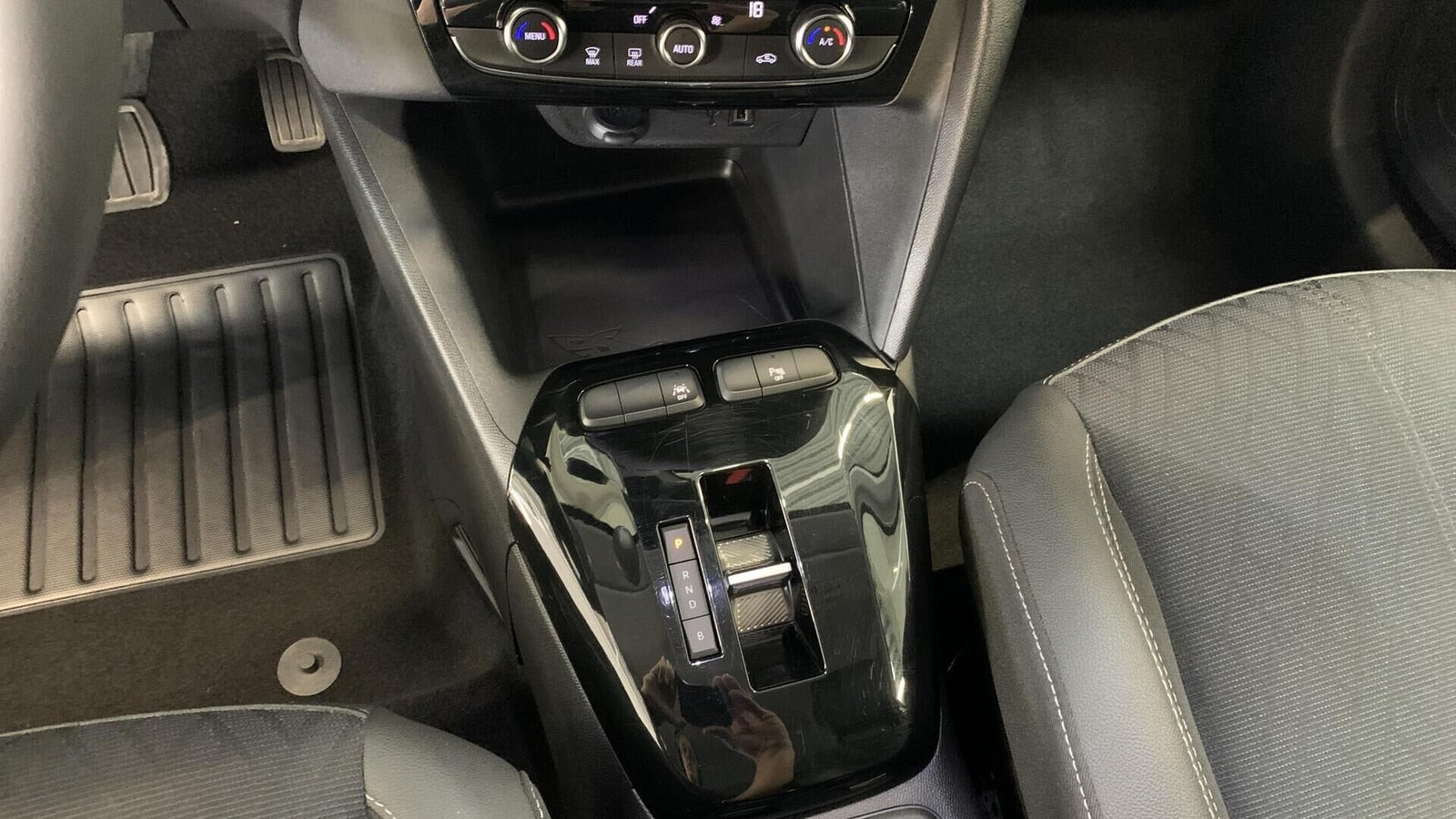 Sølv Opel Corsa-e fra 2023
