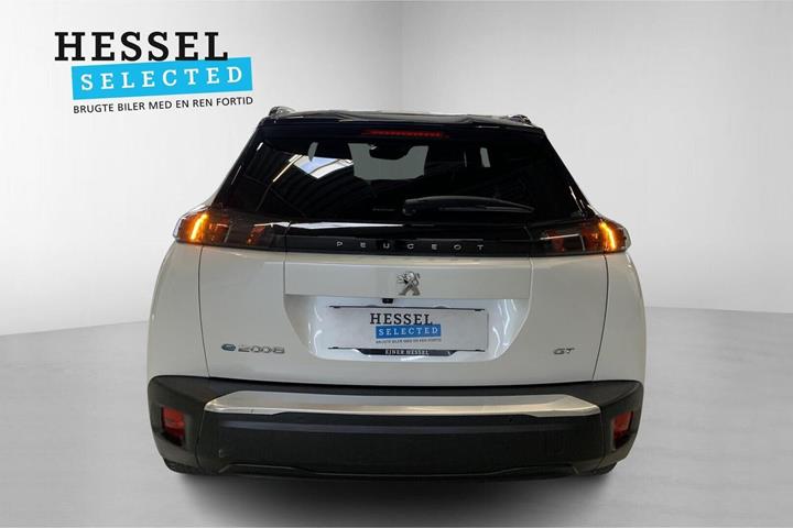 Hvid Peugeot e-2008 fra 2022