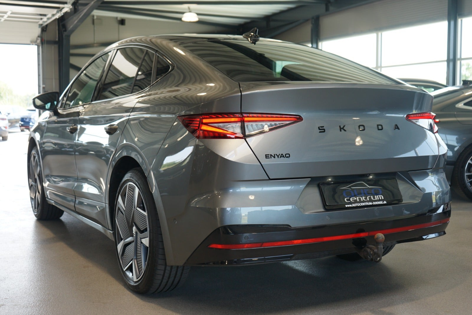 Grå Skoda Enyaq fra 2025