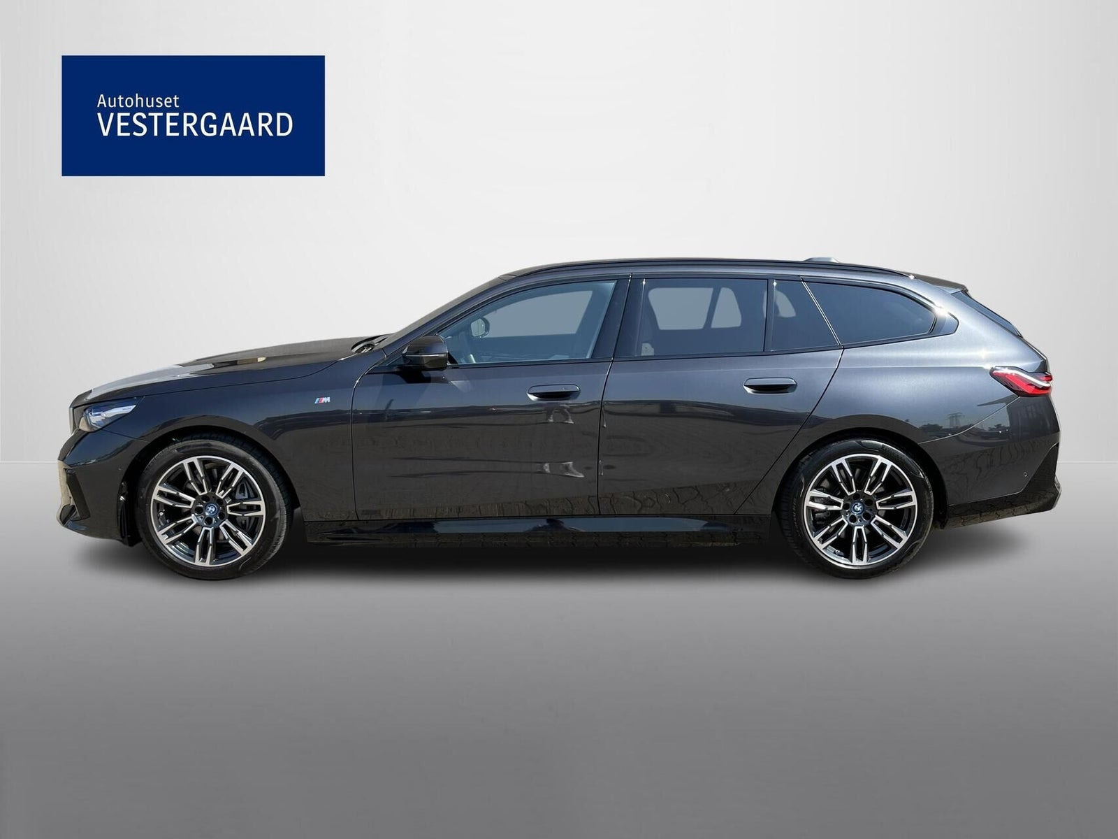 Grå BMW i5 fra 2024