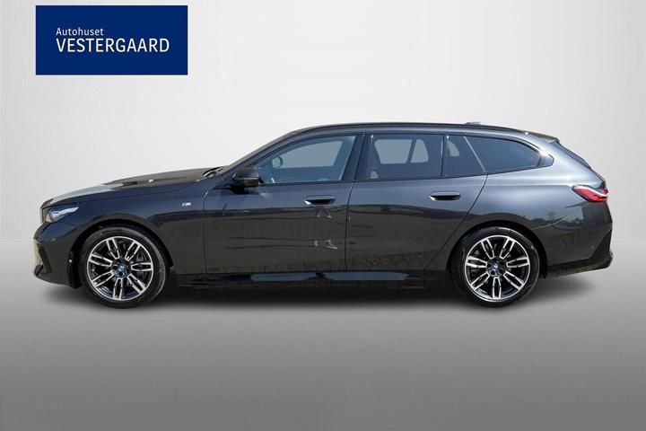 Grå BMW i5 fra 2024
