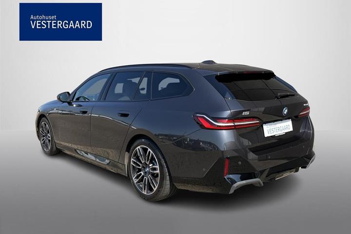 Grå BMW i5 fra 2024