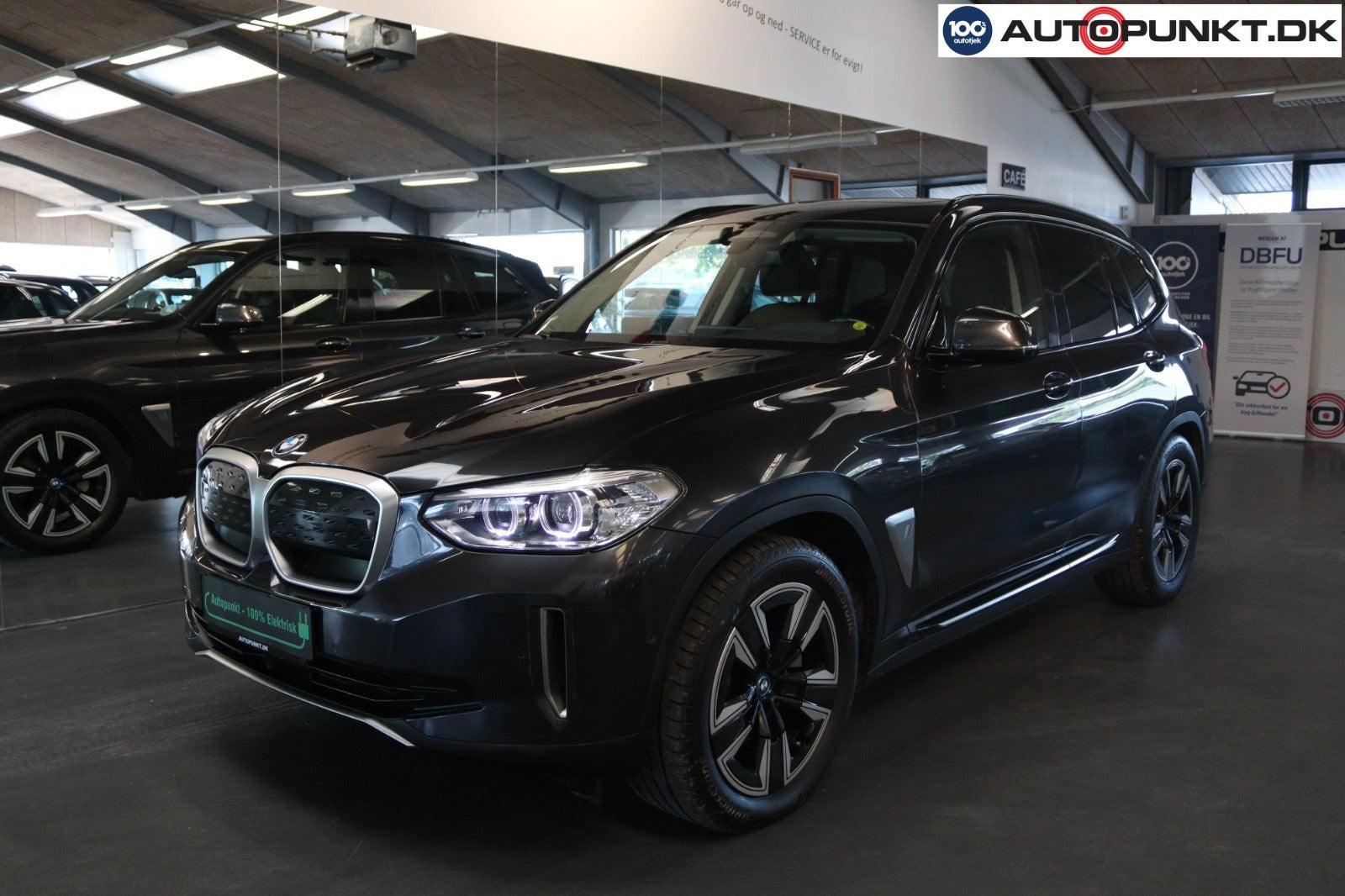 Grå BMW iX3 fra 2021