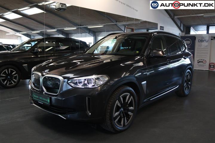 Grå BMW iX3 fra 2021