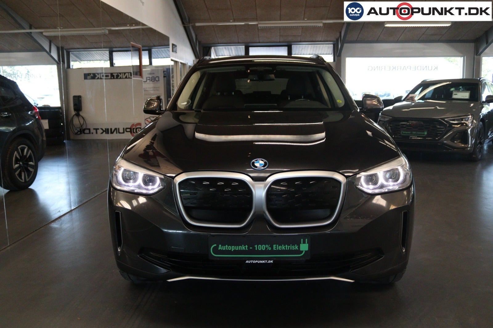 Grå BMW iX3 fra 2021