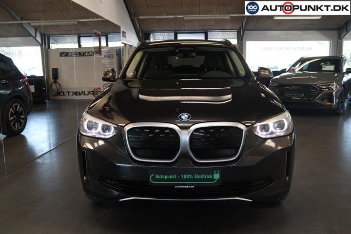Grå BMW iX3 fra 2021