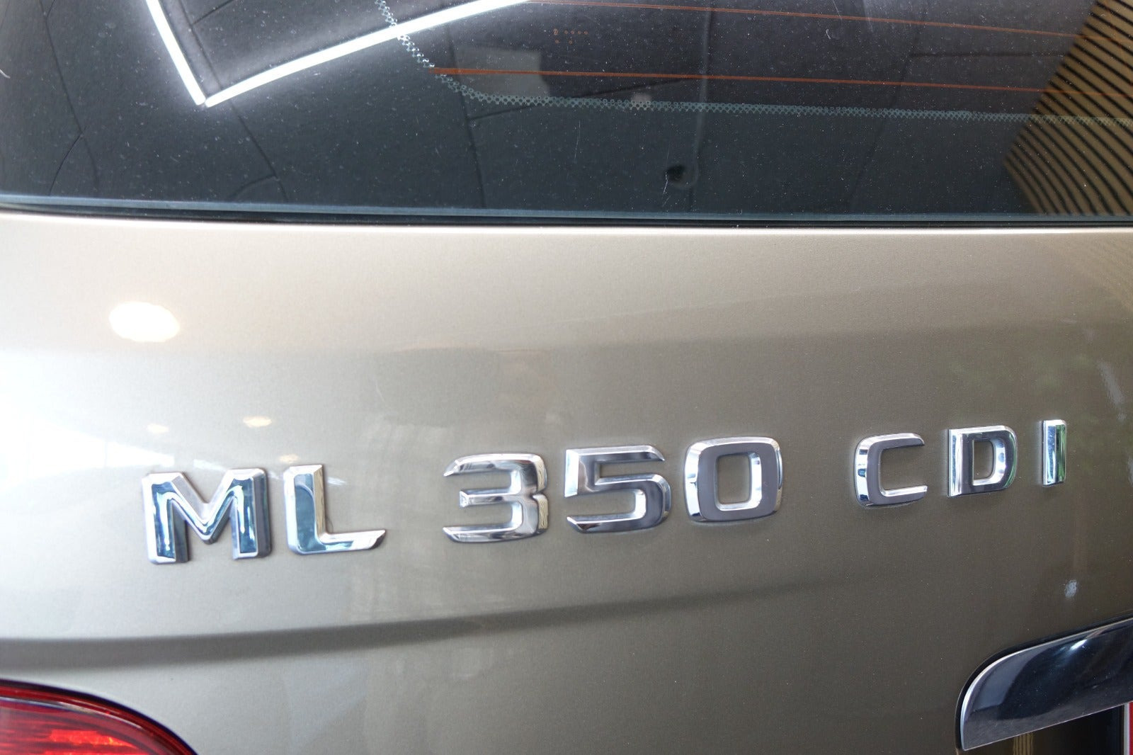 Grå Mercedes ML350 fra 2010