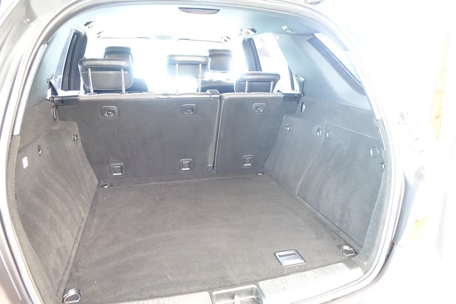Grå Mercedes ML350 fra 2010