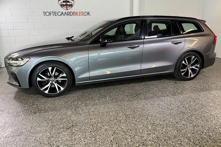 Grå Volvo V60 fra 2021