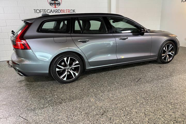 Grå Volvo V60 fra 2021