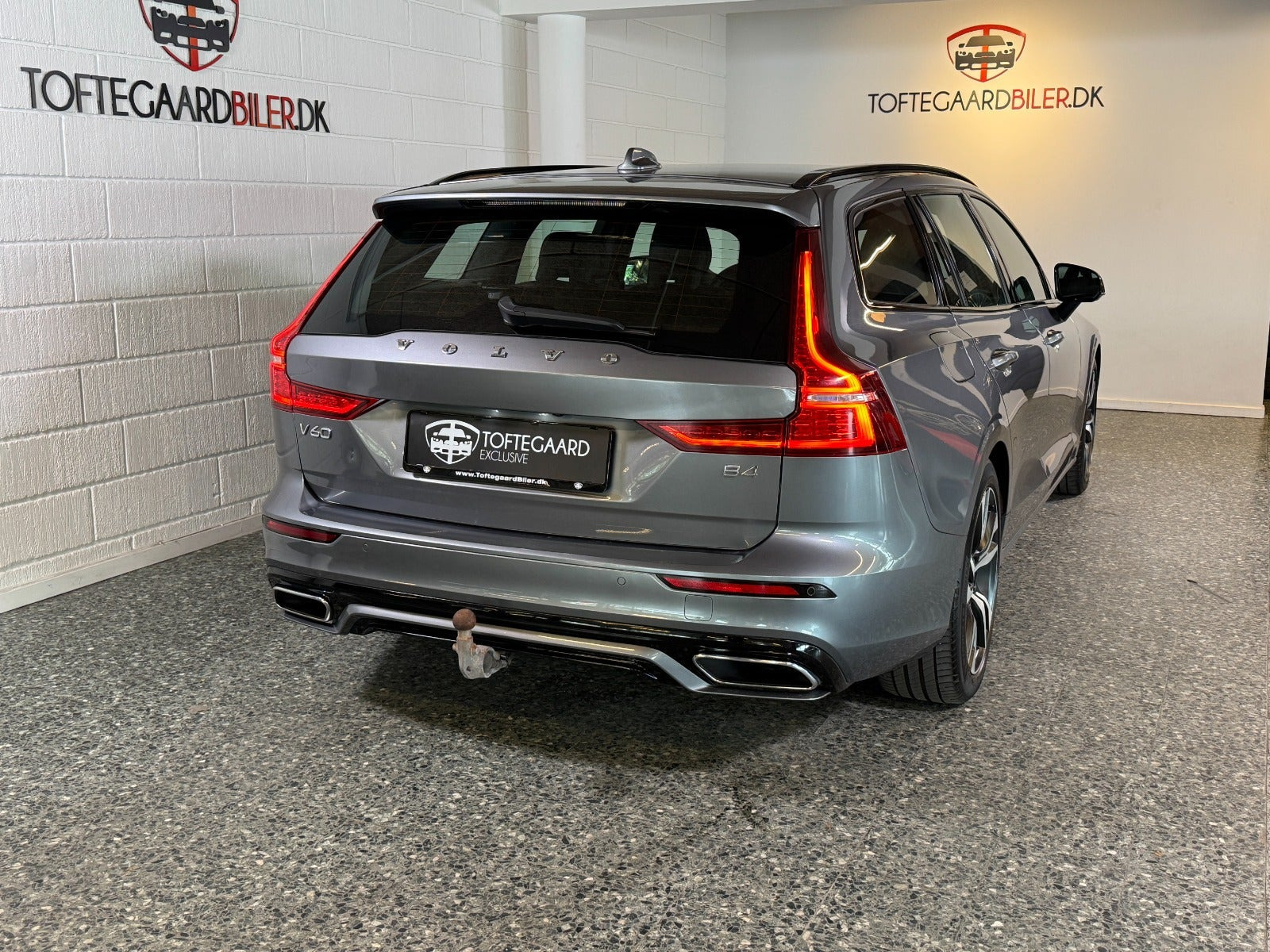 Grå Volvo V60 fra 2021