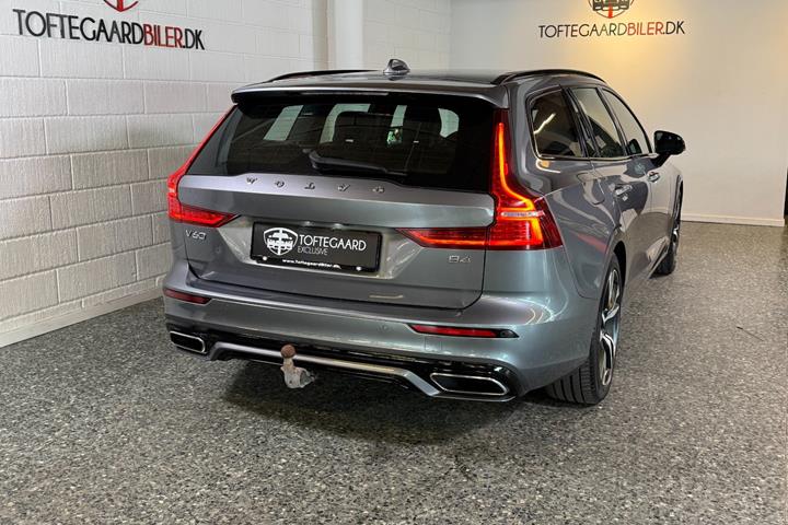 Grå Volvo V60 fra 2021