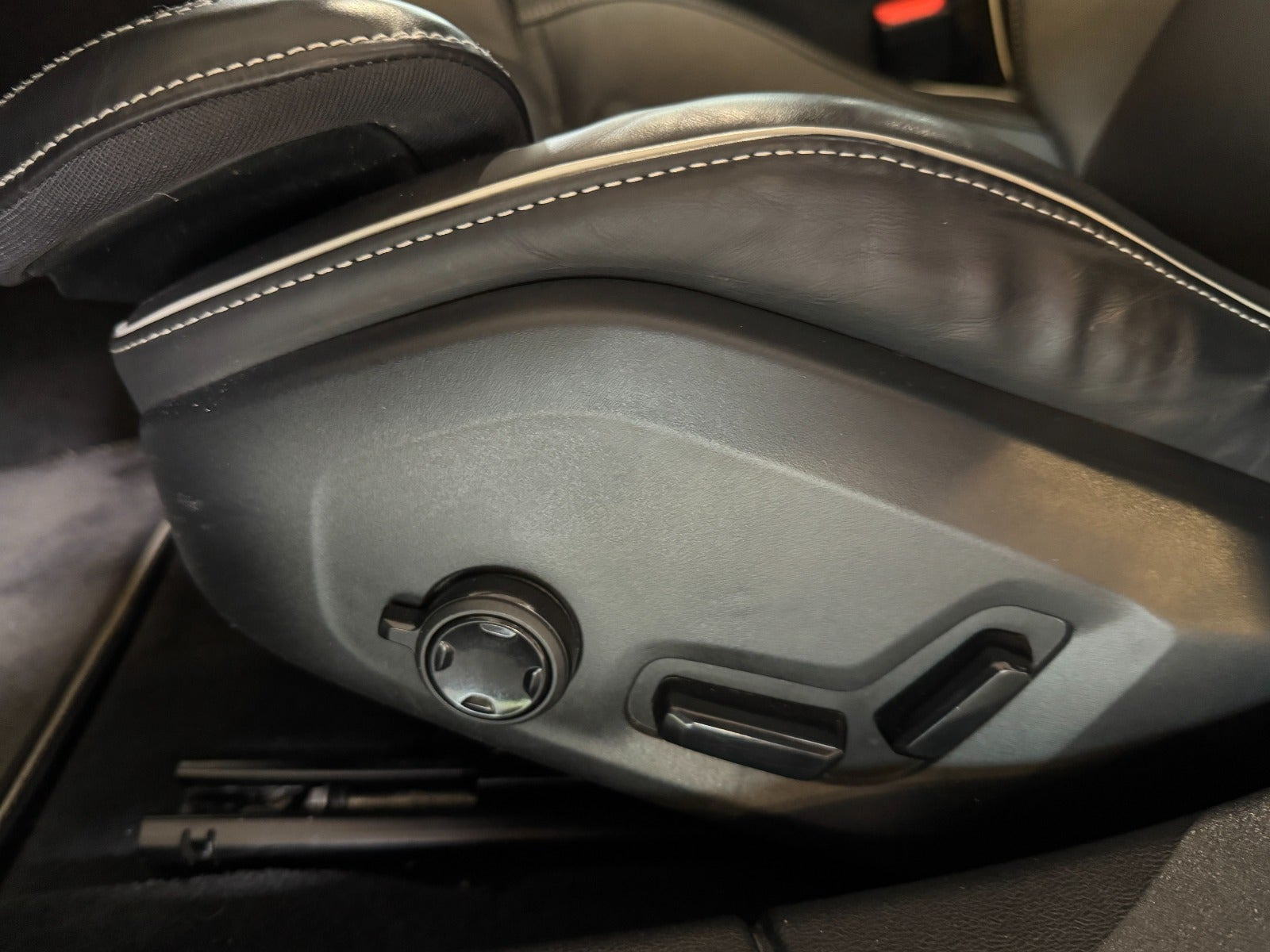 Grå Volvo V60 fra 2021
