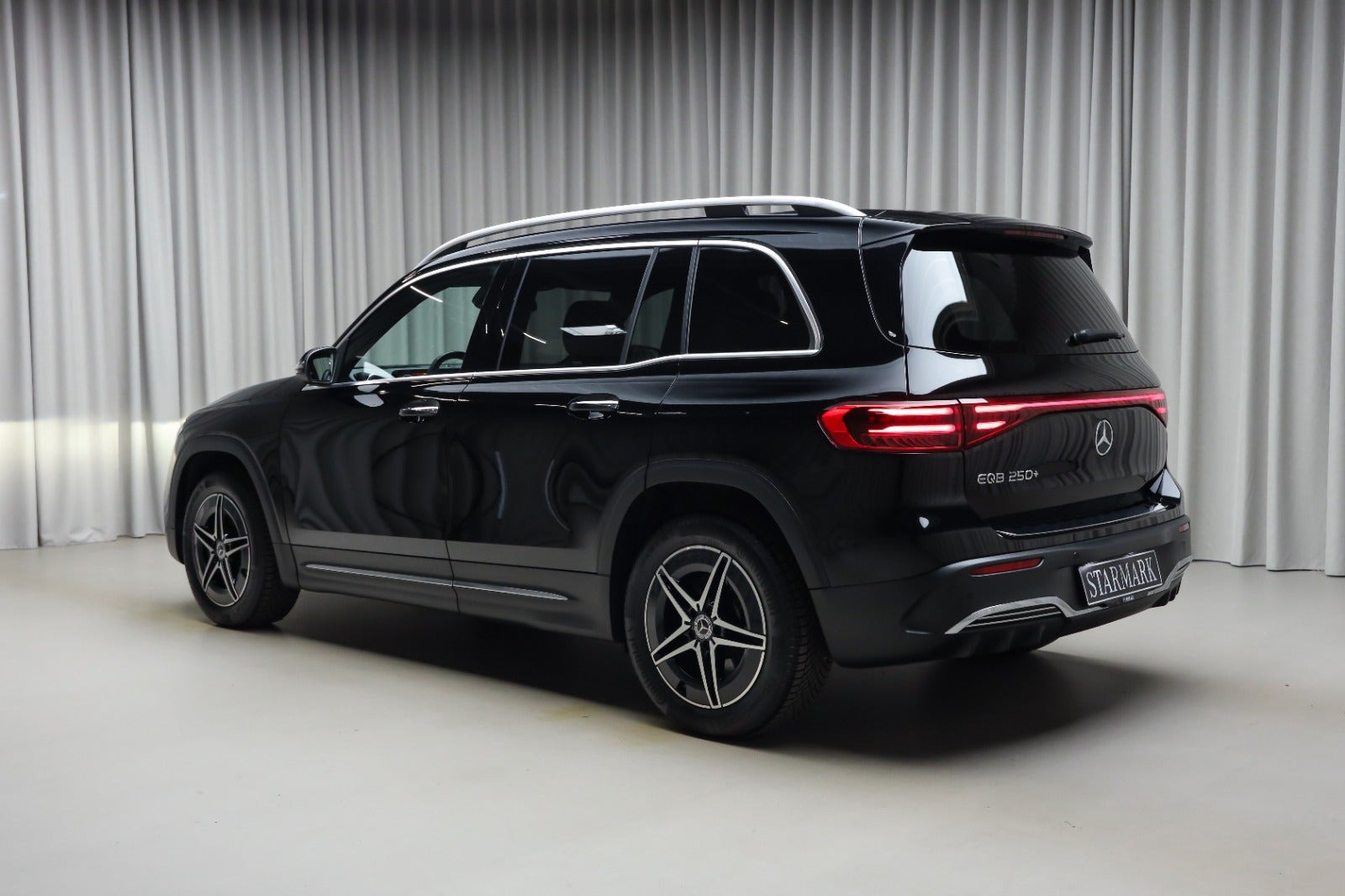 Sort Mercedes EQB250+ fra 2026